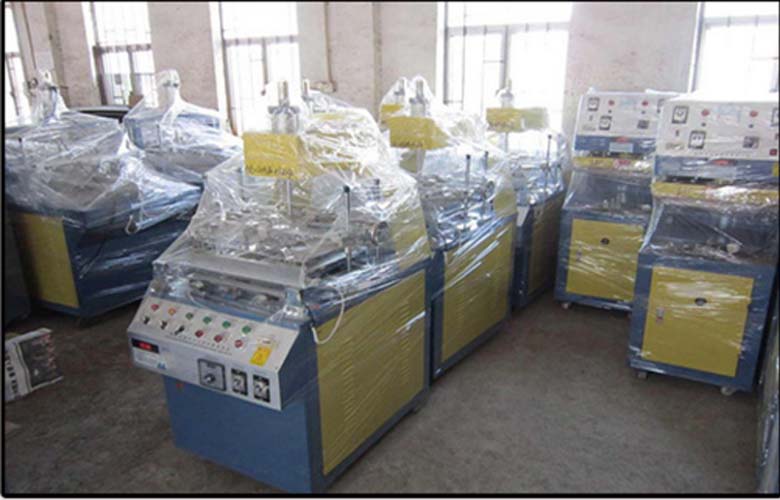 折邊機(jī)廠房.jpg 折邊機(jī)廠房.jpg